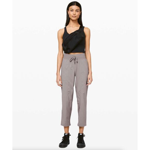 LULULEMON Dance Studio Crop *25" Half Moon Gray Sz 2 {R7} - Picture 1 of 9